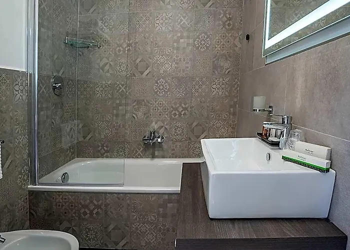 Navona Essence 3*